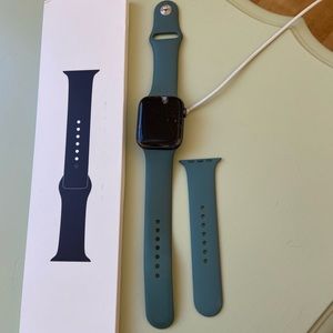 Apple Watch Series 5, 44mm, WiFi, Charger & Extra Band